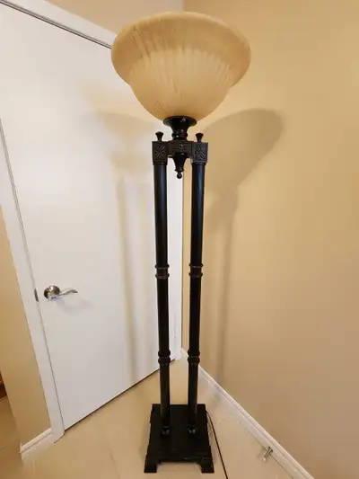2 COLUMN BROWN TORCHIERE FLOOR LAMP LIKE NEW Condition One brightness setting Brown metal frame colu...