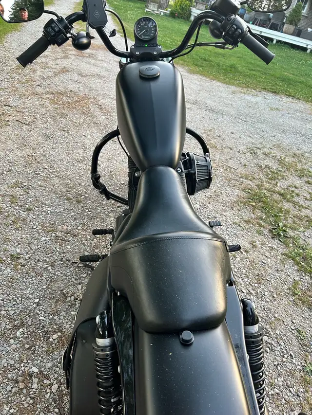 2021 HD Sportster 883 Iron - only 1,140km! in Street, Cruisers & Choppers in Barrie - Image 4