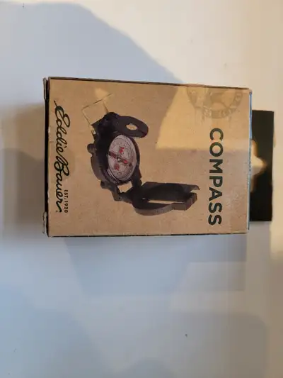 Eddie Bauer Hiking Camping Compass Green. Measures: 3" x 2 1/4" x 1 1/4" Tall. Open Length: 5 1/2".B...