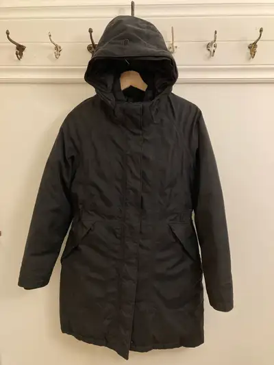 Marque : The North Face Taille : M, Coupe féminine En duvet Chaud, imperméable et coupe-vent Capuche...