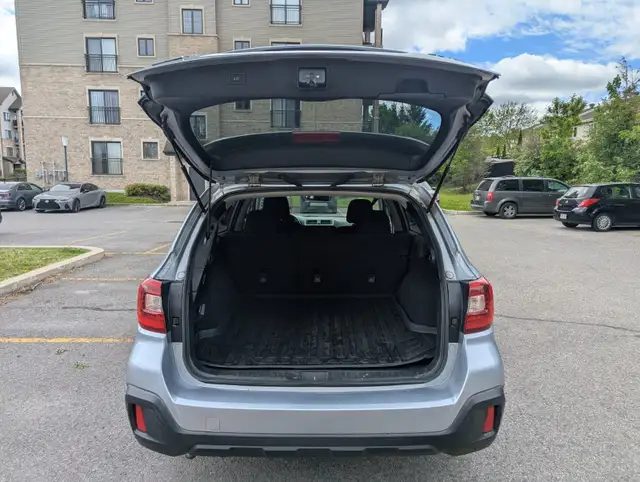 Subaru Outback 2018 2.5i Touring – Gris – Excellente condition in Cars & Trucks in City of Montréal - Image 4