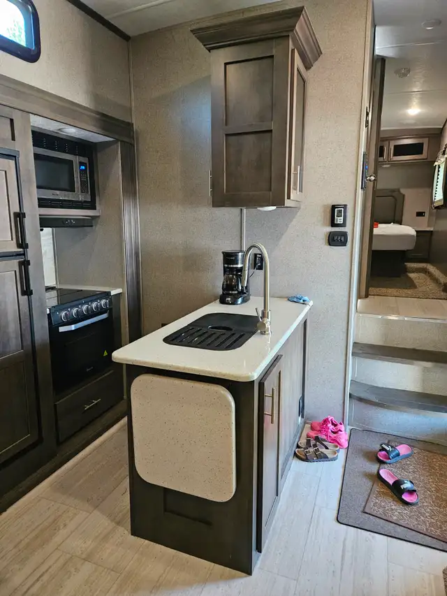 2020 Rockwood  5th Wheel in Travel Trailers & Campers in Regina - Image 6