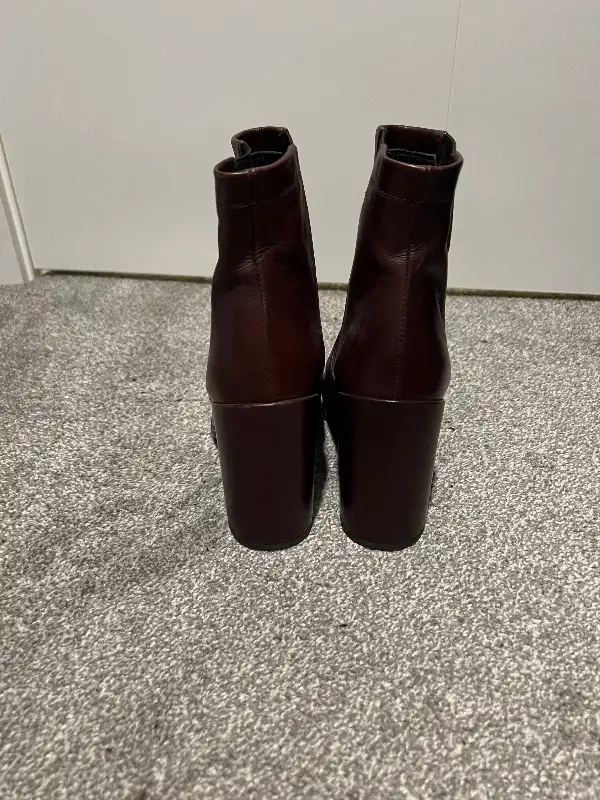 Stuart Weitzman Ankle boots - size 10 - pristine condition in Women's - Shoes in Calgary - Image 4