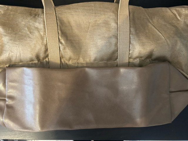Authentic Vintage Yves Saint Laurent Noevir Duffle Travel Bag in Women's - Bags & Wallets in Hamilton - Image 3