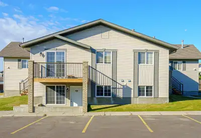 Bright 2-Bedroom Apartment in Sought-After College Park Enjoy quiet living in one of Lloydminster's...