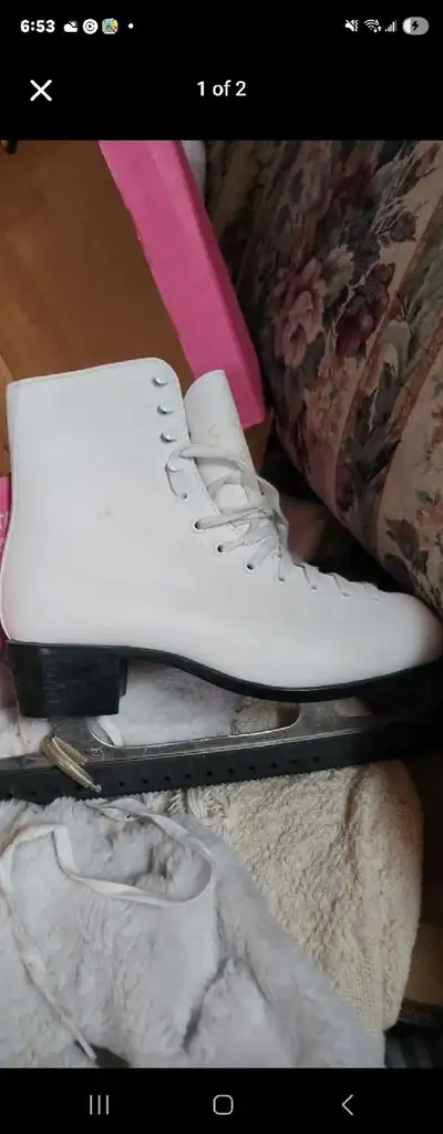 Women's figure skates , View more