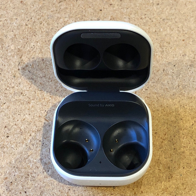 Samsung Galaxy Buds2 Wireless Charging Case Cradle ONLY SM-R177 in Cell Phone Accessories in Ottawa - Image 4