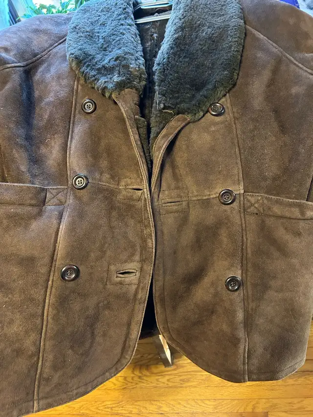 VTG Danier Brown Suede Double-Breasted Shearling Pea Coat, Sm in Women's - Tops & Outerwear in London - Image 4