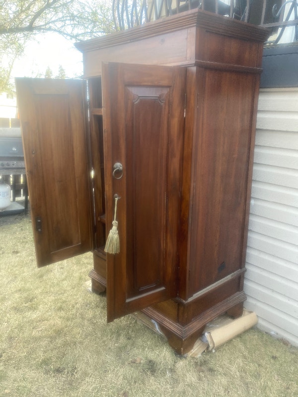 Armoire for sale Dressers & Wardrobes Calgary Kijiji