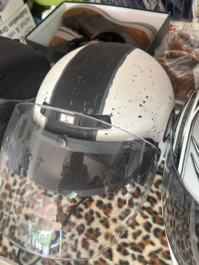 Large Indoor and Outdoor Garage Sale in Saint-Jérôme