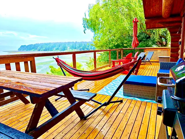 Stunning waterfront cabin on hidden gem of an island! in British Columbia in Canada - Image 5