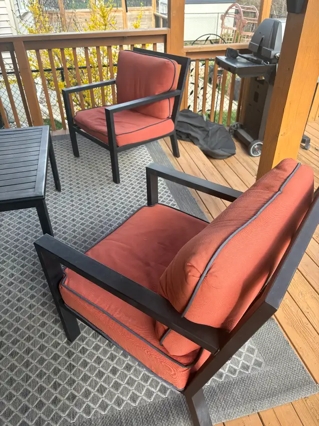 Patio Furniture and outdoor rug in Patio & Garden Furniture in Ottawa - Image 5