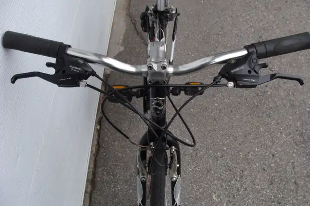 Norco Vélo Hybrid Bike 700x35C 21-vit./spd. T.BEAU/V.GOOD in Cruiser, Commuter & Hybrid in Laurentides - Image 5