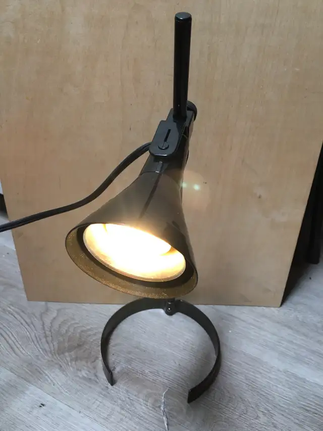 Desk lamp in Indoor Lighting & Fans in City of Montréal - Image 2