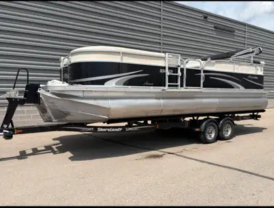 I'm selling my luxury Manitou Tritoon, which comfortably seats 14 and is equipped with 3 entrances (...