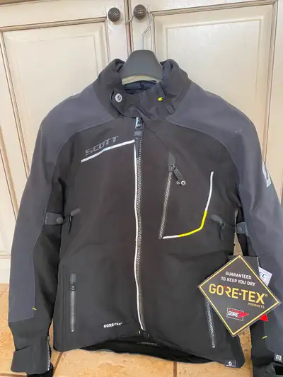 Manteau moto Scott goretex Small ,ventilé,valeur de 1000$ neuf jamais porté Steve 4505225297