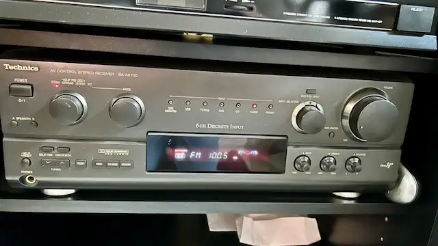 4 Speakers Stereo System With Cabinet in Stereo Systems & Home Theatre in Peterborough - Image 4