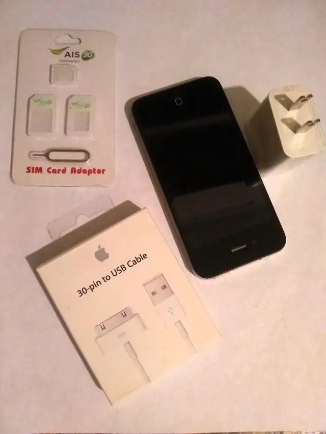 iPhone 4 in Cell Phones in Victoria - Image 2