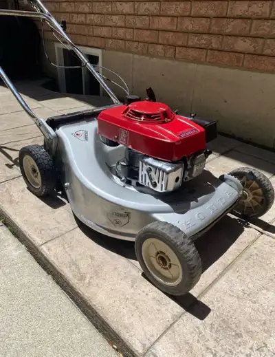 COMMERCIAL Aluminum Honda HRA214 Gas Lawnmower, View more