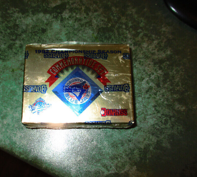 Hank Donruss Books Collector Baseball 1992  Blue Jays Set in Arts & Collectibles in City of Toronto - Image 3