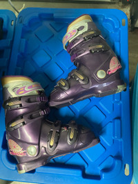 Ski boots size 25