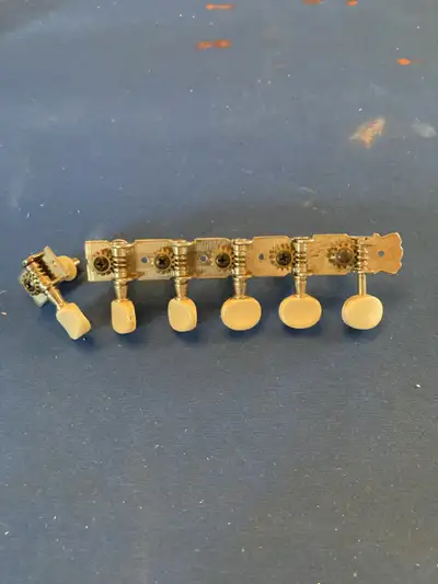 MIJ 6 inline machine heads, removed from a Kay ET-200. One tuner is not original as seen in the phot...