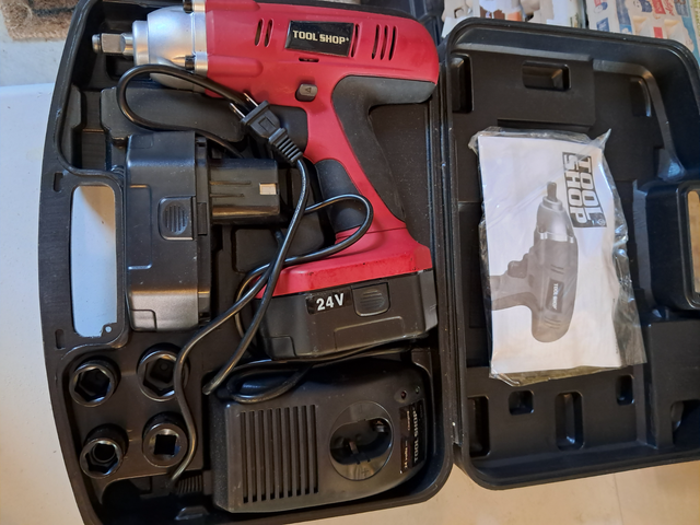 Tool Shop 24V0lt 1/2 inch Cordless Impact Wrench kit in Power Tools in Hamilton - Image 3