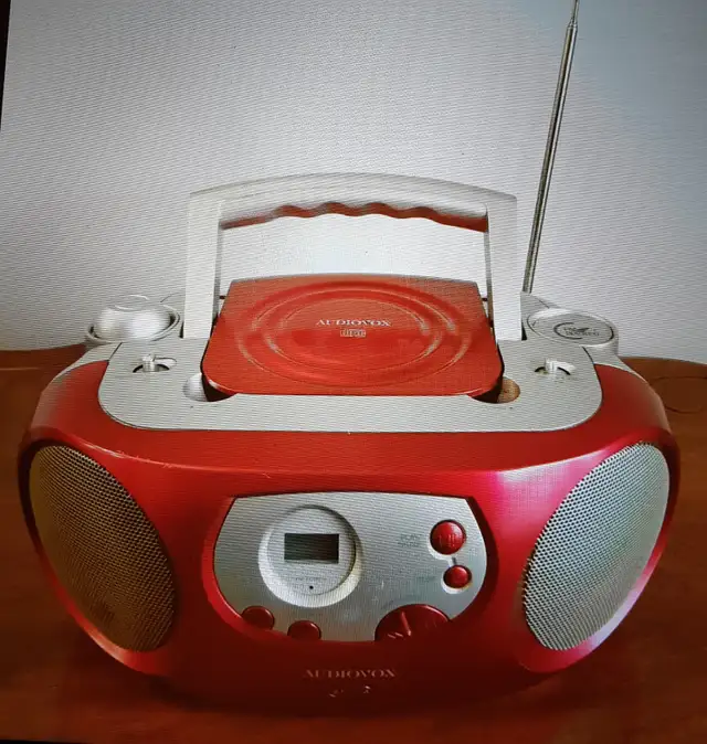 $25 Audiovox Model: AXP811-32– Portable Radio stereo CD player in General Electronics in Markham / York Region - Image 3