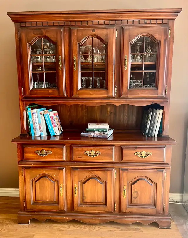 Buffet and Hutch Cabinet  **Solid Wood** in Hutches & Display Cabinets in Hamilton - Image 3