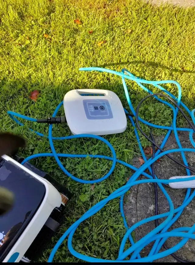 aspirateur trevi in Hot Tubs & Pools in West Island - Image 4