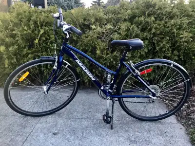 Vélo hybride Marin aluminium, quasiment neuf, très léger, View more