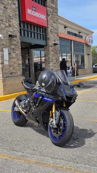 Bought this 2023 R1M brand new in 2024. Mint condition with lots of upgrades. Please call 4163479731...