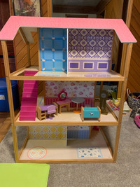 Free huge !!! Doll house 