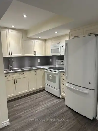 BEAUTIFUL COMPLETELY SEPARATE WALKOUT BASEMENT BY BATHURST AND RUTHERFORD IN THORNHILL! *THREE Bedro...