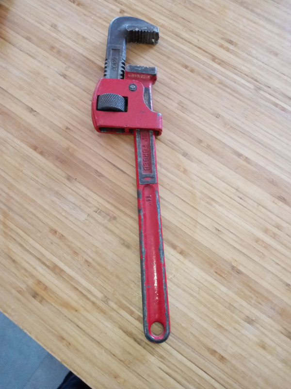 14" Mastercraft pipe wrench in Hand Tools in St. Catharines