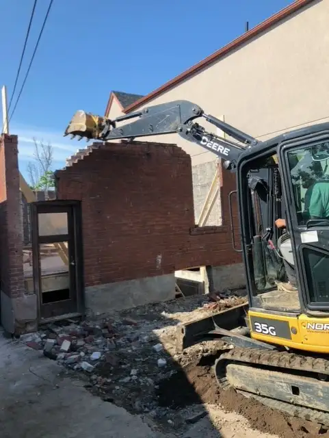 HOME ADDITIONS EXCAVATION MINI EXCAVATORS DEMOLITION CONCRETE in Excavation, Demolition & Waterproofing in Oakville / Halton Region - Image 8