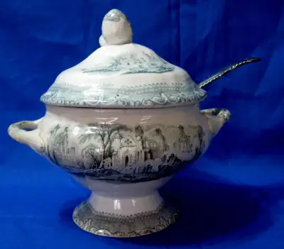 ANCIEN SAUCIER avec LOUCHE ANTIQUE GRAVY DISH with LADLE English spoken, email mei f details are nee...