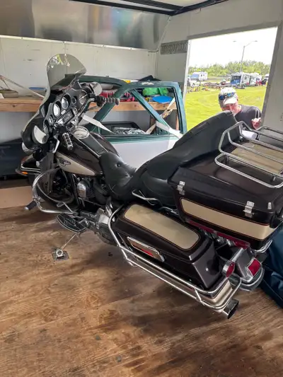 Selling for a friend 1998 Harley-Davidson Classic, 95th anniversary edition tour in comfort and clas...