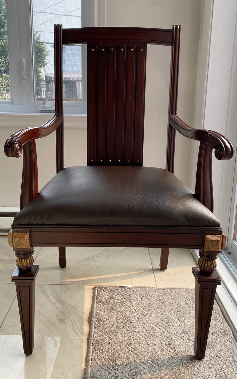 Chaises salle à dîner. Dining chairs. Mobilier de salle à manger et