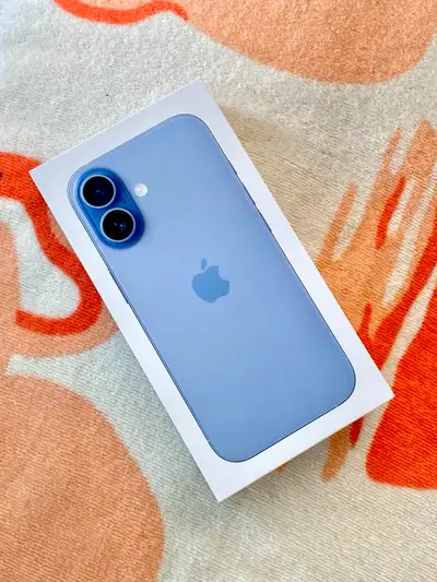 *iPhone 17 Mist Blue *256GB Storage *Unlocked for any carrier *100% Battery Health *New condition Tr...