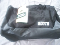 ROOTS DUFFLE BAG SUITCASE