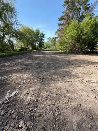 Plenty of Space 5 acres or can split portions for rent Short term Long term Commercial Delivery comp...
