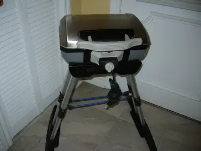 BBQ elec portatif Cuisinart avec house.Noir/gris/chrome., View more