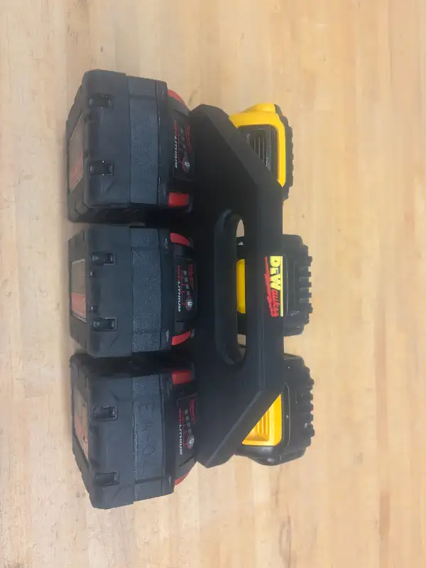 DeWaukee (DeWalt and Milwaukee M18) 6-pack Battery Caddy Holder in Power Tools in Markham / York Region - Image 4