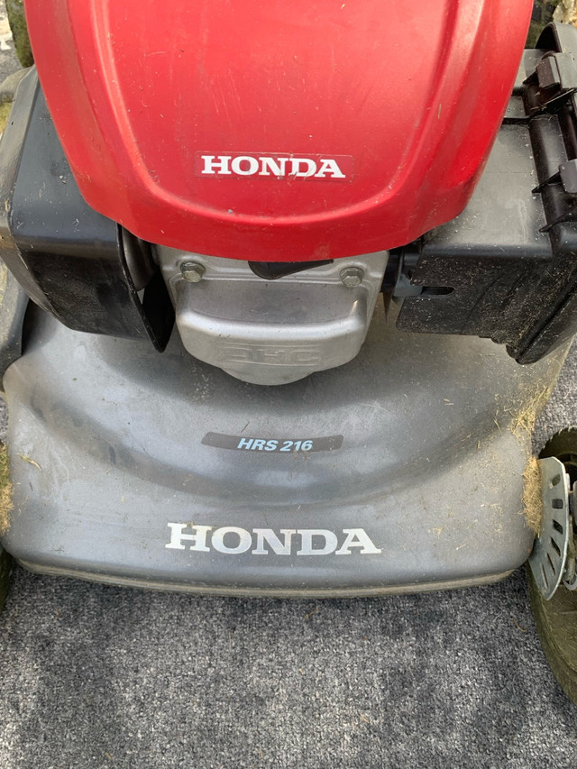  Tondeuse Honda NÉGOCIABLE in Lawnmowers & Leaf Blowers in La Ronge