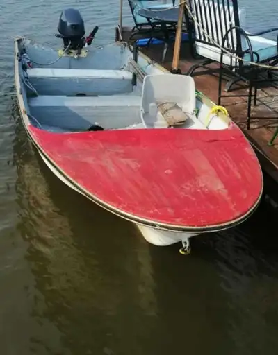 Chaloupe de 14 pied en fibre à besoin d'amour aucunement percer modèle très solide et rechercher vie...