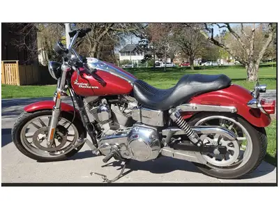 The Harley DynaGlide feels like a big Harley but rides like custom sport bike. 96c.i. 1575 cc - Vanc...