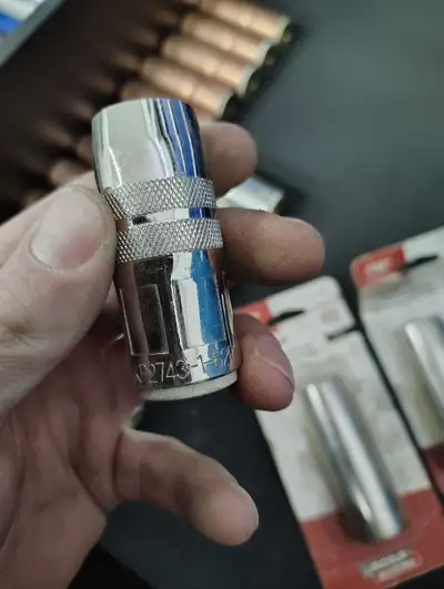 Lincoln Magnum PRO Nozzle - 550A, Thread-on, , 5/8 in (15.9 mm) ID - KP2743-1-62R 10 brand new tips...