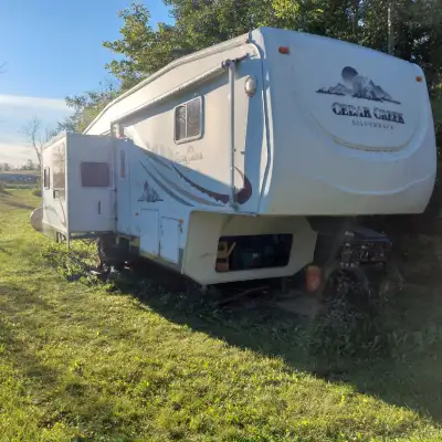 Very clean fifth wheel with all the immenities. Sleeps comfortably 4, complete with heavy coil rebui...