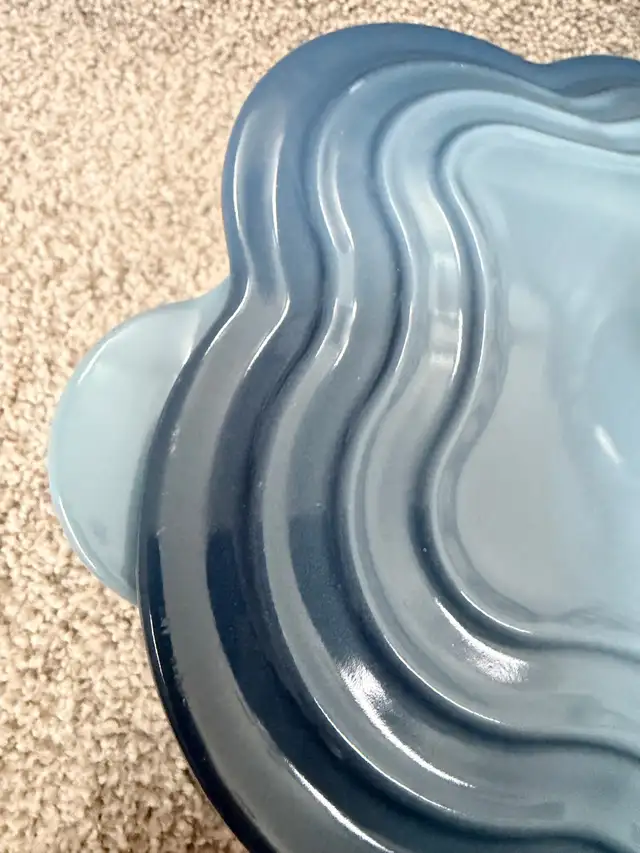 Rare Le Creuset flower cast iron in Chambray in Kitchen & Dining Wares in Calgary - Image 3